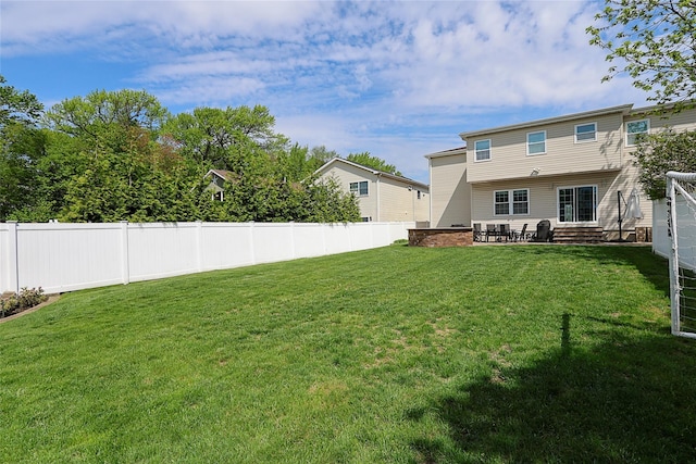 view of yard featuring a patio area
