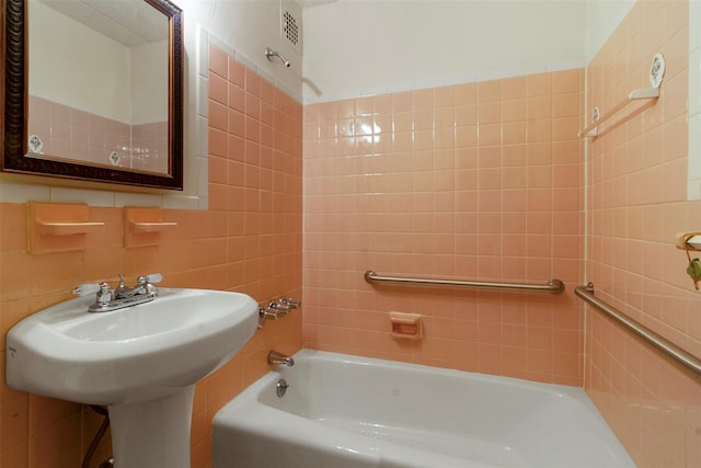 687 Bronx River Rd # 2A, Yonkers, NY 10704 - full bathroom featuring  shower combination and tile walls
