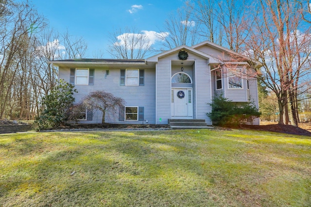 split foyer home featuring a front lawn