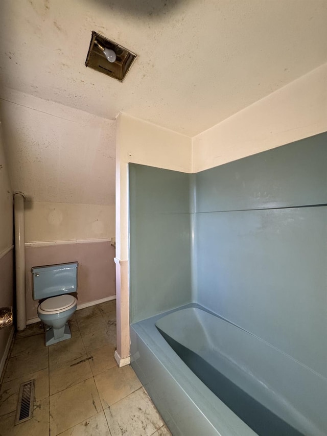 10 N Franklin St, Athens, NY 12015 - bathroom with visible vents, a bathing tub, baseboards, toilet, and vaulted ceiling