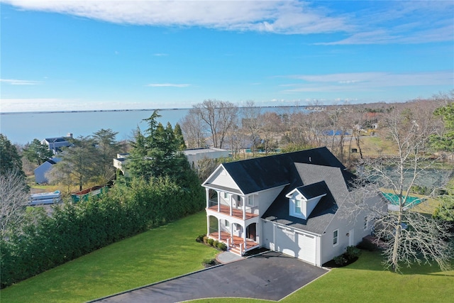 bird's eye view with a water view