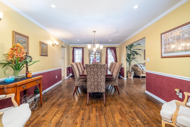 dining area featuring crown molding, wood finished floors, baseboards, an inviting chandelier, and recessed lighting