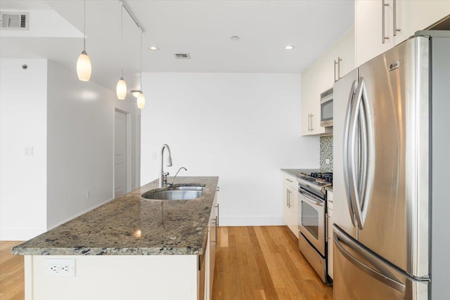 412 Kings Hwy Unit 6C, Brooklyn, NY 11223 - kitchen with stainless steel appliances, a sink, light wood-style floors, a center island with sink, and recessed lighting