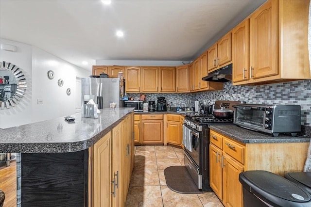 kitchen with stainless steel appliances, tasteful backsplash, under cabinet range hood, and a toaster