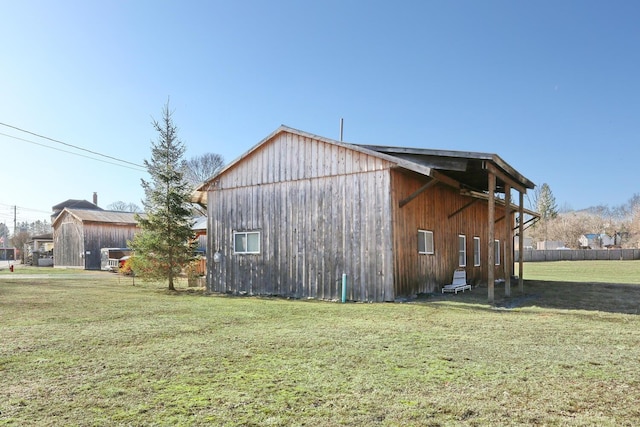 view of outdoor structure featuring an outbuilding