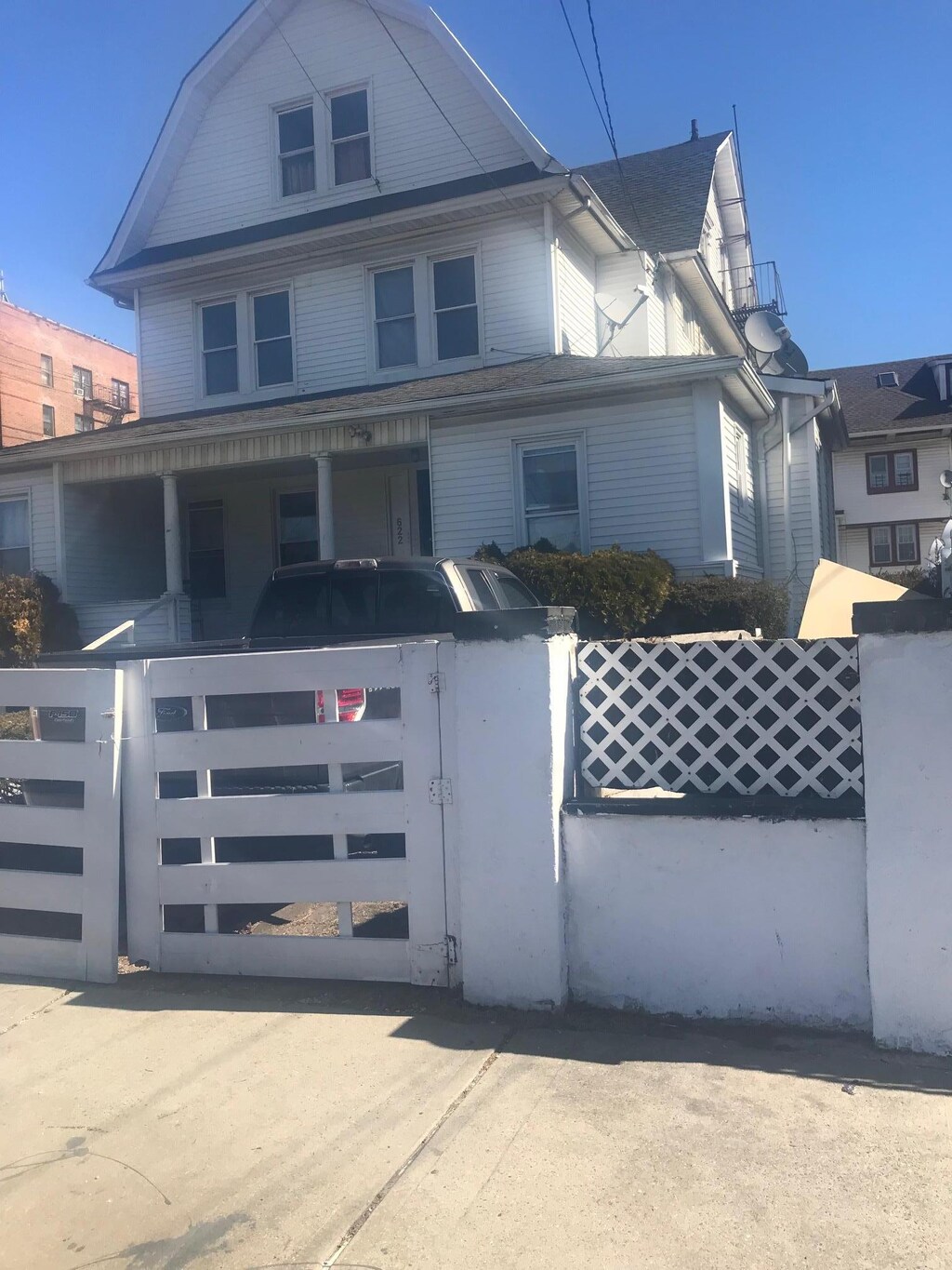 622 Bay 32nd St, Far Rockaway, NY 11691 - photo 2
