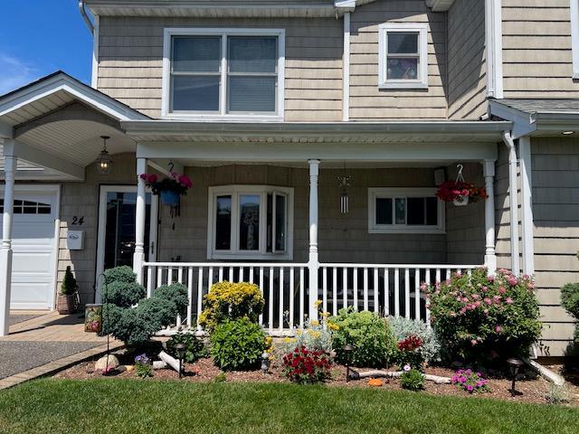 view of front of property with covered porch and a garage