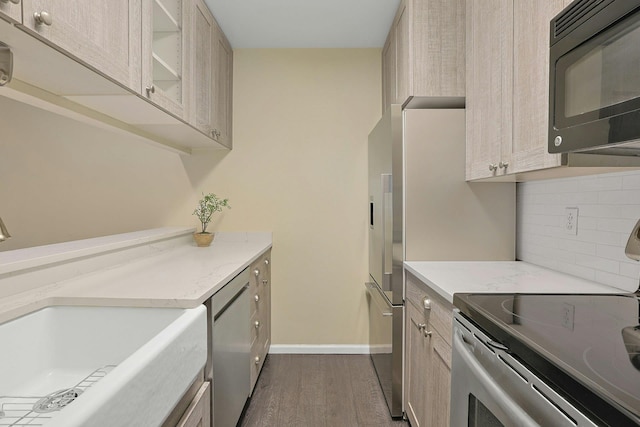 500 Pondside Dr Unit 2E, White Plains, NY 10607 - kitchen with stainless steel appliances, dark wood-type flooring, a sink, backsplash, and baseboards