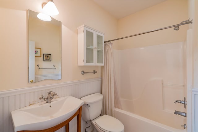 19 Old Bulls Head Rd, Rhinebeck, NY 12572 - full bath featuring a wainscoted wall, shower / bath combo with shower curtain, toilet, and vanity