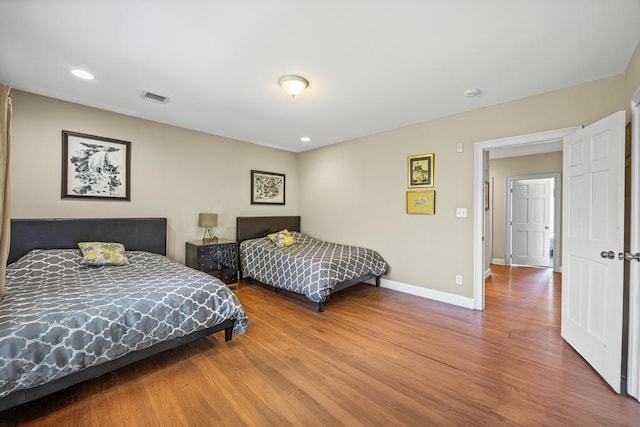 bedroom featuring visible vents, wood finished floors, baseboards, and recessed lighting