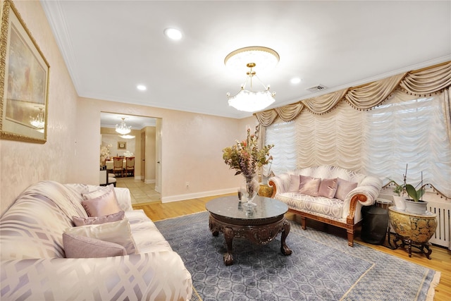 living room with visible vents, ornamental molding, light wood-style floors, baseboards, and recessed lighting