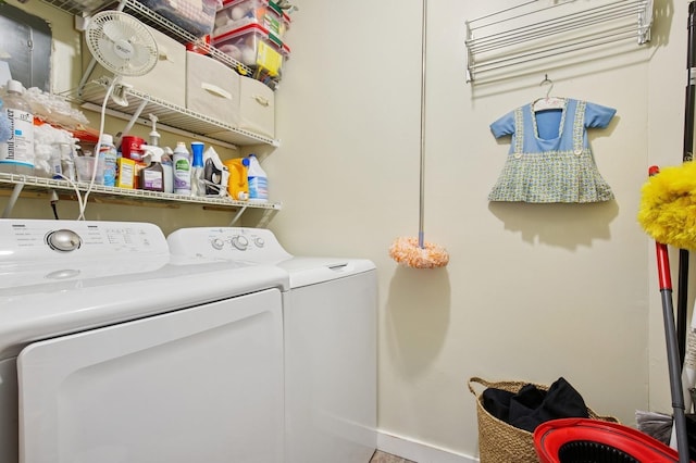 laundry room with washing machine and clothes dryer, laundry area, and baseboards