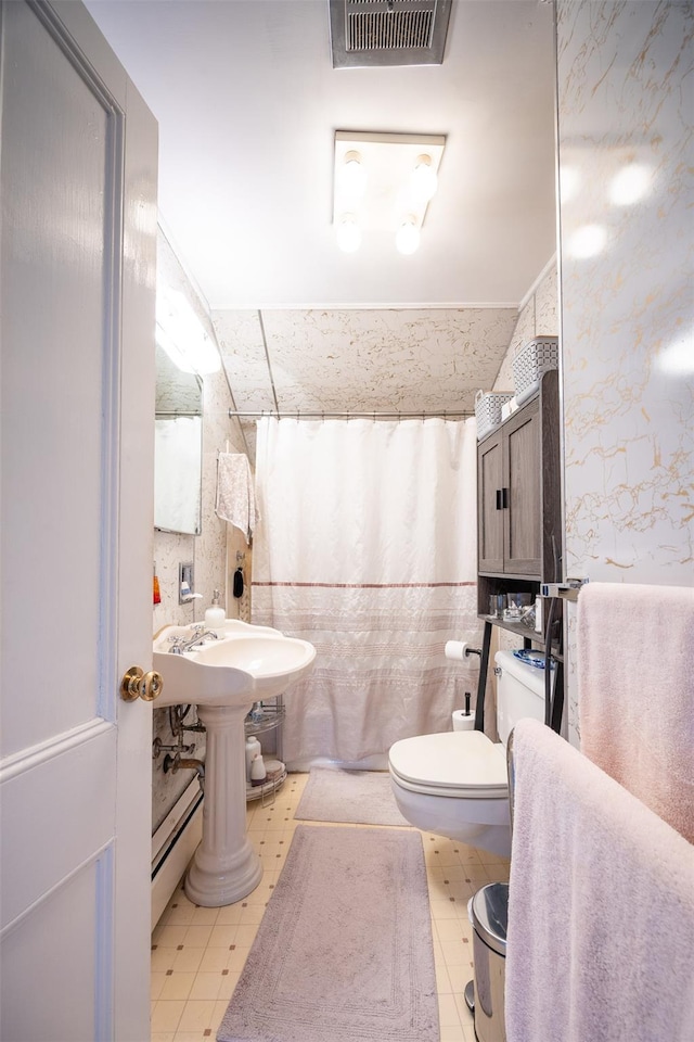 655 Vassar Rd, Poughkeepsie, NY 12603 - full bathroom with visible vents, a shower with curtain, toilet, baseboard heating, and wallpapered walls