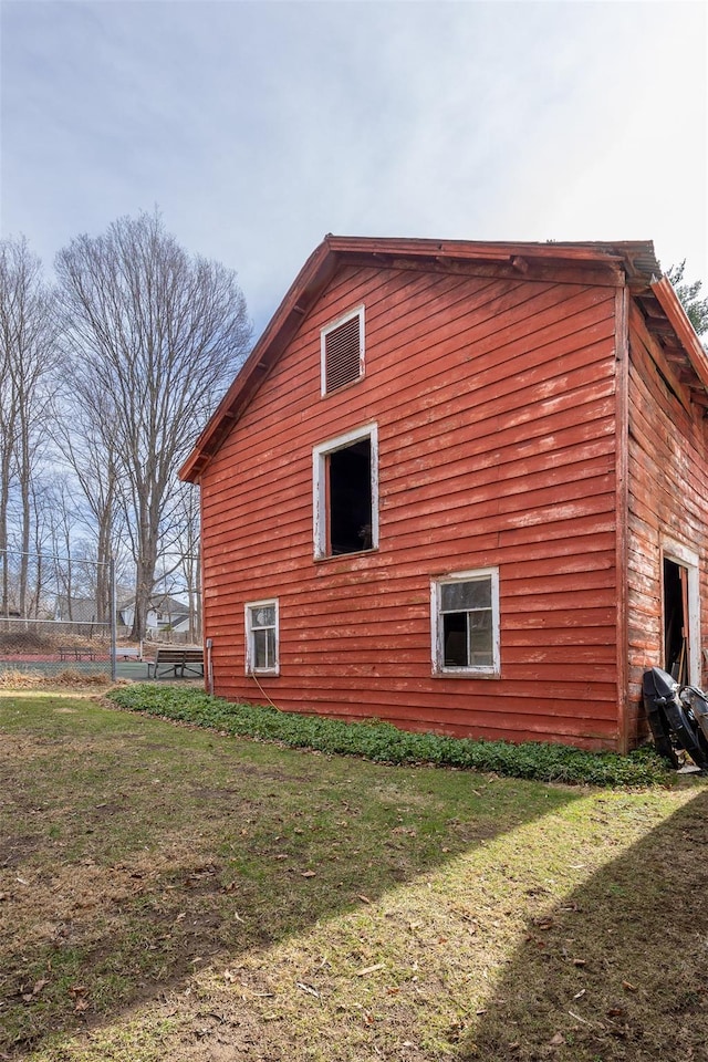 655 Vassar Rd, Poughkeepsie, NY 12603 - view of side of home featuring a yard