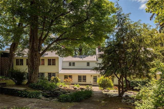 view of front of house featuring a shingled roof