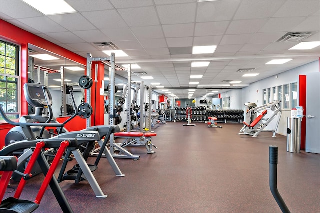 exercise room featuring visible vents and a drop ceiling