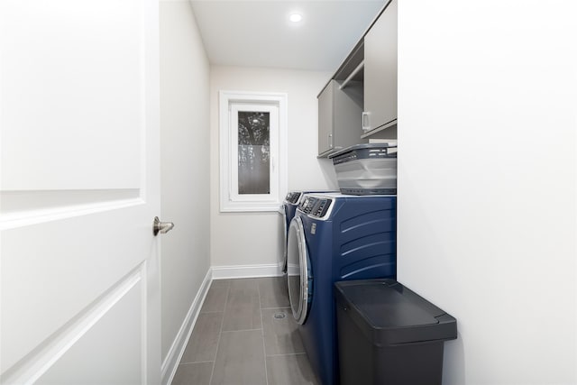 laundry room featuring baseboards, cabinet space, and independent washer and dryer