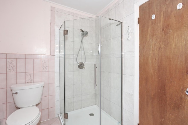 106 Key Pl, Orangeburg, NY 10962 - bathroom with toilet, tile walls, a shower stall, and crown molding