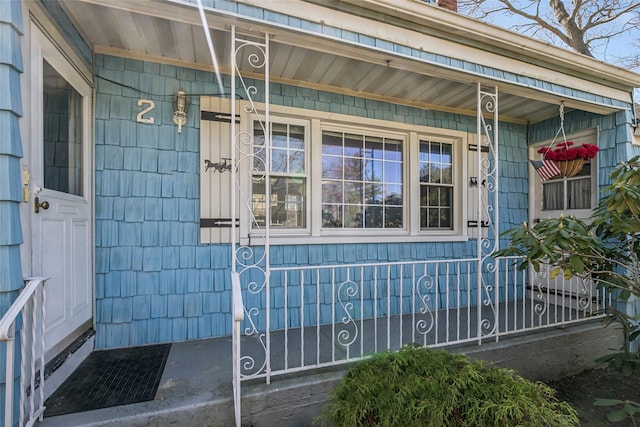doorway to property with covered porch