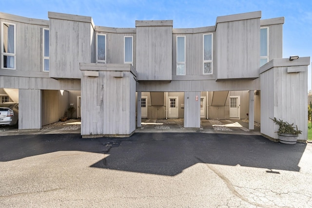 29 Fairway Pl Unit 14, Montauk, NY 11954 - view of rear view of property