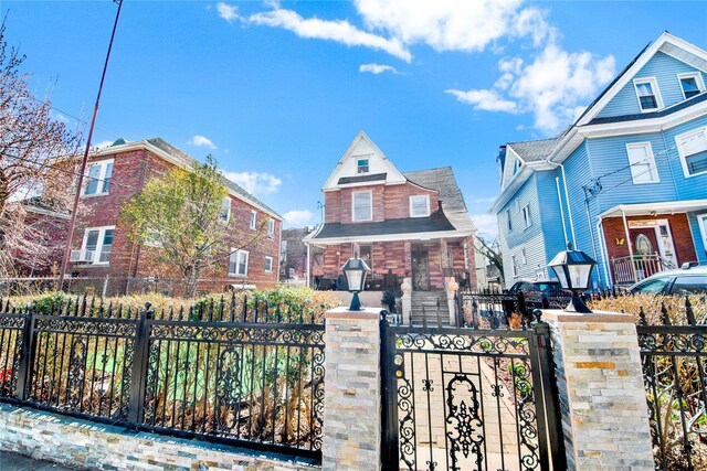 820 S Oak Dr, Bronx, NY 10467 - view of front of home with a gate and a fenced front yard