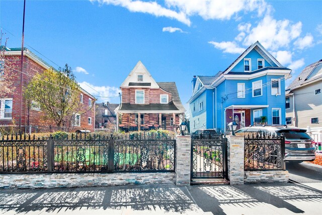 820 S Oak Dr, Bronx, NY 10467 - view of front facade with a fenced front yard
