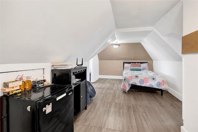 820 S Oak Dr, Bronx, NY 10467 - bedroom featuring baseboards and lofted ceiling