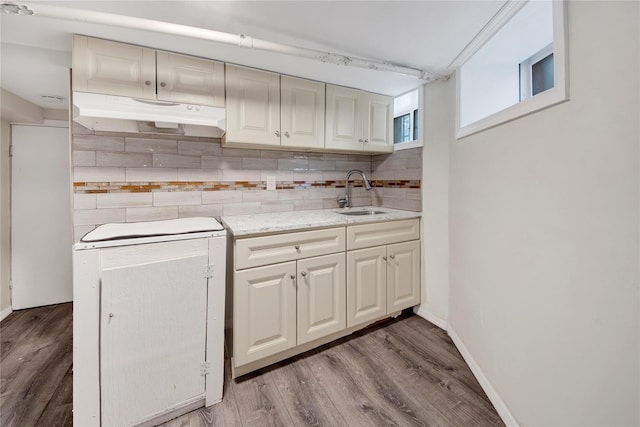 820 S Oak Dr, Bronx, NY 10467 - kitchen featuring a sink, decorative backsplash, wood finished floors, and under cabinet range hood