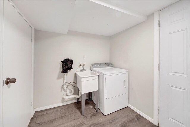 820 S Oak Dr, Bronx, NY 10467 - laundry room featuring washer / clothes dryer, laundry area, baseboards, and light wood-style flooring