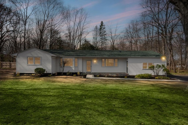 view of front facade featuring a front yard