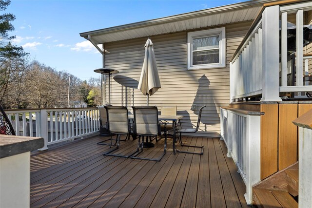 3 Bell Ct, Airmont, NY 10901 - deck featuring outdoor dining area