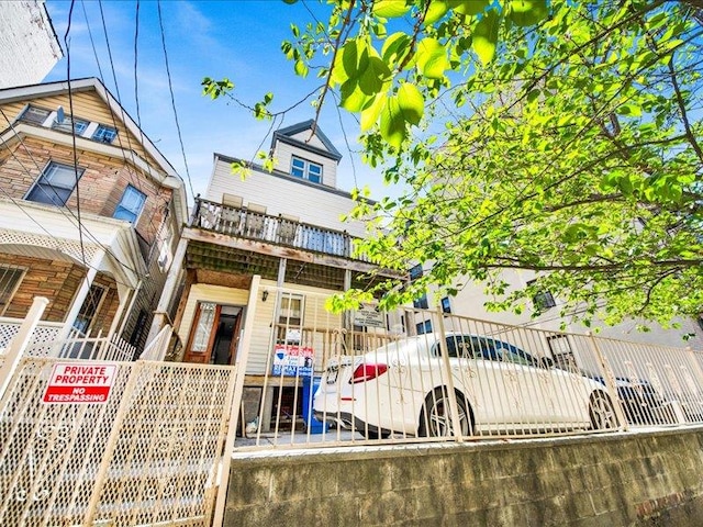 2790 Bainbridge Ave, Bronx, NY 10458 - exterior space featuring a fenced front yard