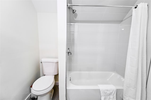 full bathroom featuring toilet and shower / tub combo with curtain