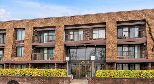 20921 26th Ave Unit 1G, Bayside, NY 11360 - view of building exterior