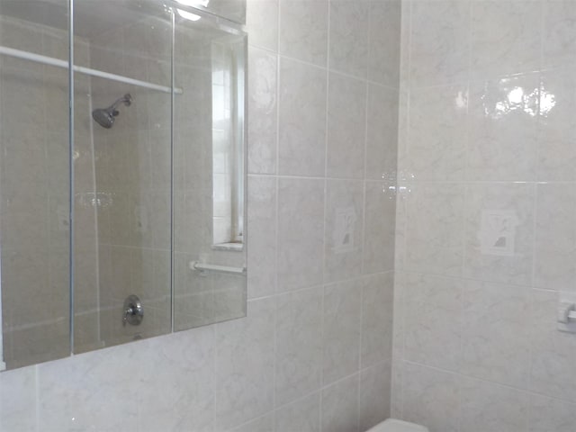 260-37 Union Tpke Fl 2Nd, Glen Oaks, NY 11004 - full bathroom featuring tiled shower