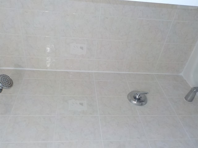 260-37 Union Tpke Fl 2Nd, Glen Oaks, NY 11004 - interior details featuring tiled shower
