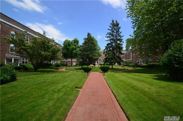 221 Middle Neck Rd Unit G5, Great Neck, NY 11021 - photo 2