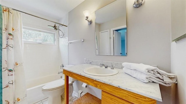 bathroom featuring vanity, toilet, and shower / bath combo