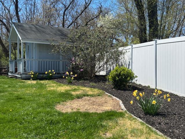 view of yard featuring fence