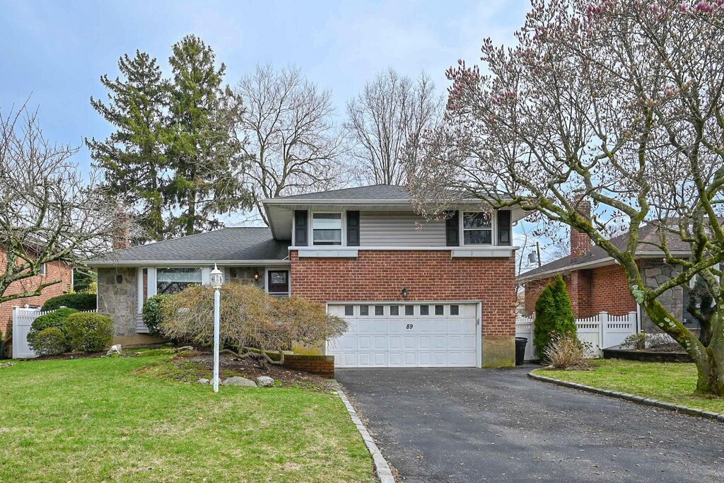 89 Birchwood Park Dr, Syosset, NY 11791 - photo 1