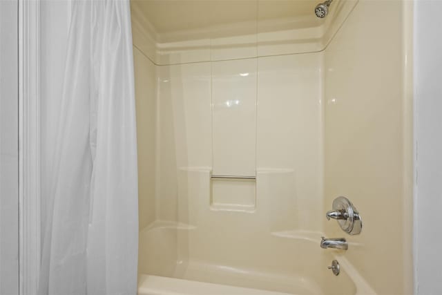 full bathroom featuring shower / bath combo with shower curtain