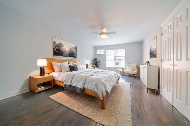 bedroom featuring dark wood-type flooring, baseboards, and ceiling fan