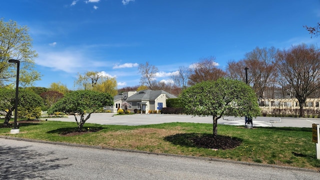 view of front of property with a front yard