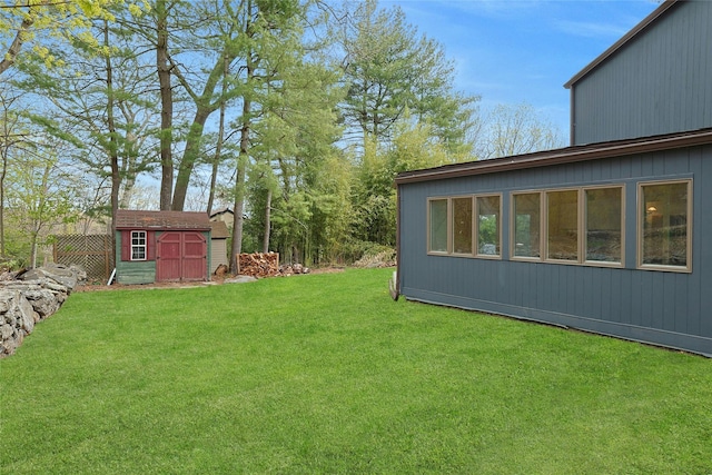 view of yard featuring a shed and an outbuilding