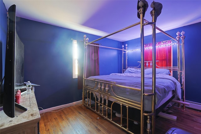 bedroom featuring baseboards and hardwood / wood-style floors
