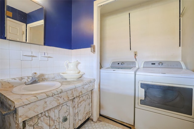 laundry room featuring independent washer and dryer, a sink, and laundry area