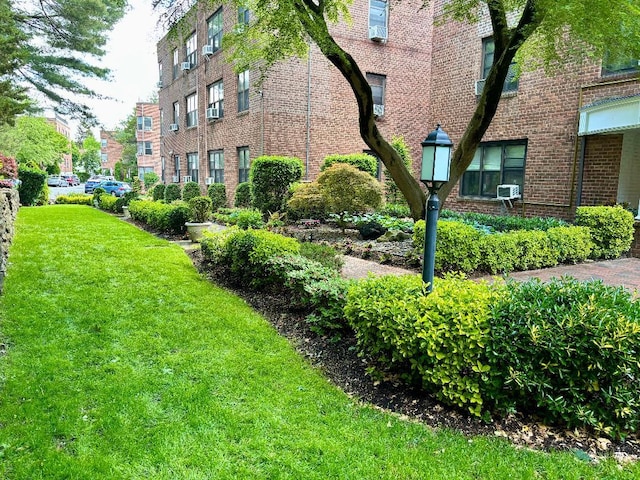 2 Townhouse Pl Unit 3N, Great Neck, NY 11021 - surrounding community featuring a lawn