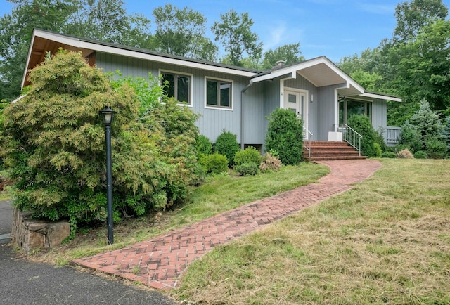 14 Perry Ct, Armonk, NY 10504 - view of front of property with a front lawn