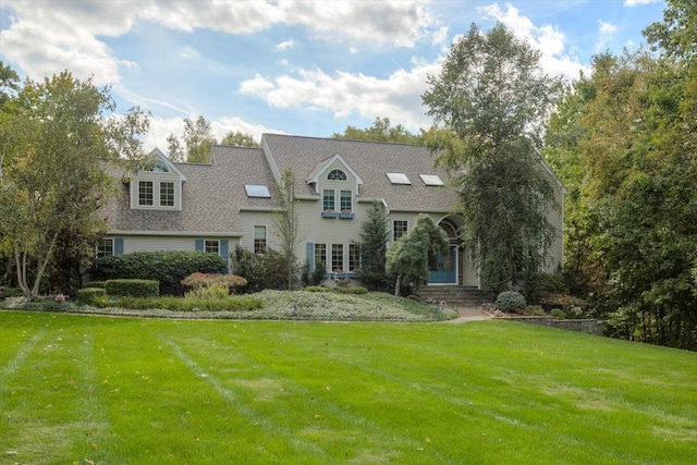 view of front of home with a front lawn