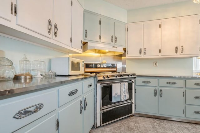 260 Washington Ave, Harbor Isle, NY 11558 - kitchen featuring gas range, under cabinet range hood, and white microwave